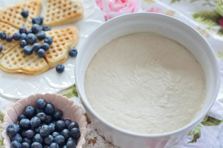 Comment dégazer la pâte à gaufre pour une texture légère et homogène ?